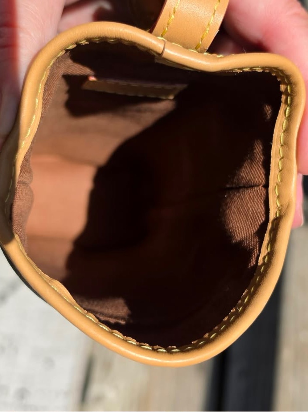Louis Vuitton Fold Me Pouch - Picture 8 of 9